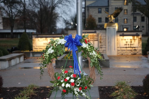 Picture of a wreath.